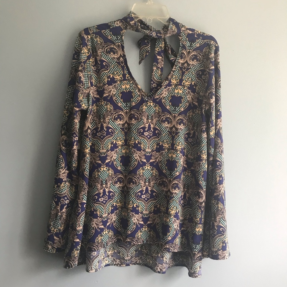 Primi Top Slight High Low with Tie at V-Neck. Size L